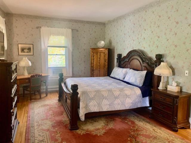 Carriage House Inn Фредериктън Екстериор снимка