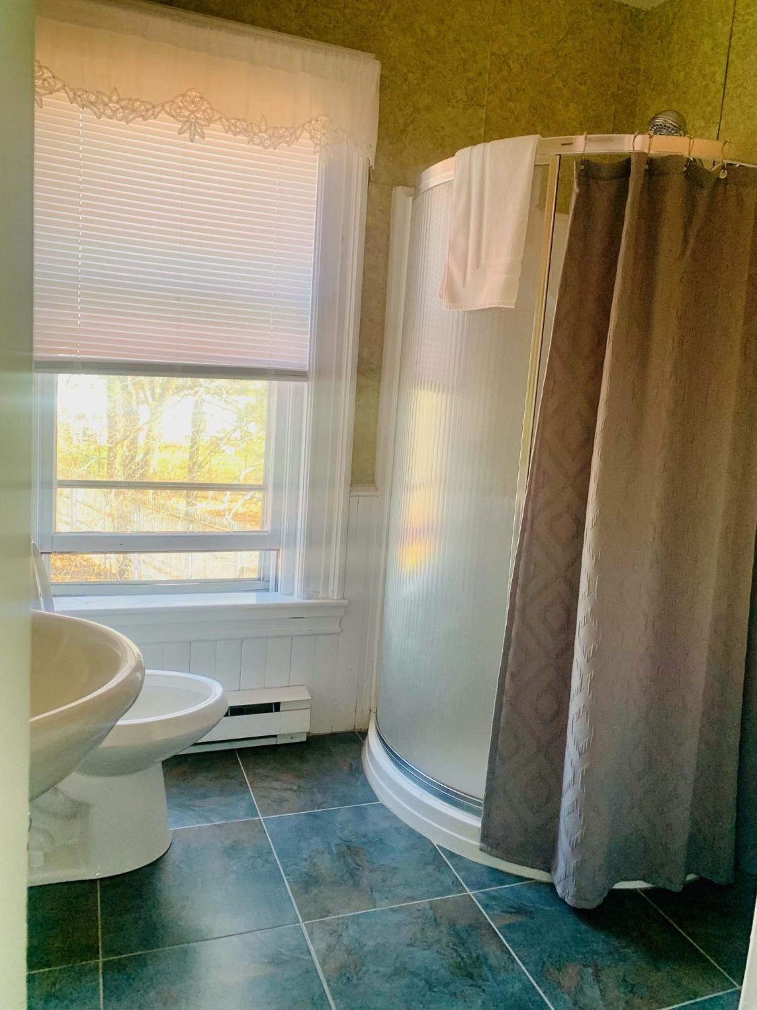 Carriage House Inn Фредериктън Екстериор снимка