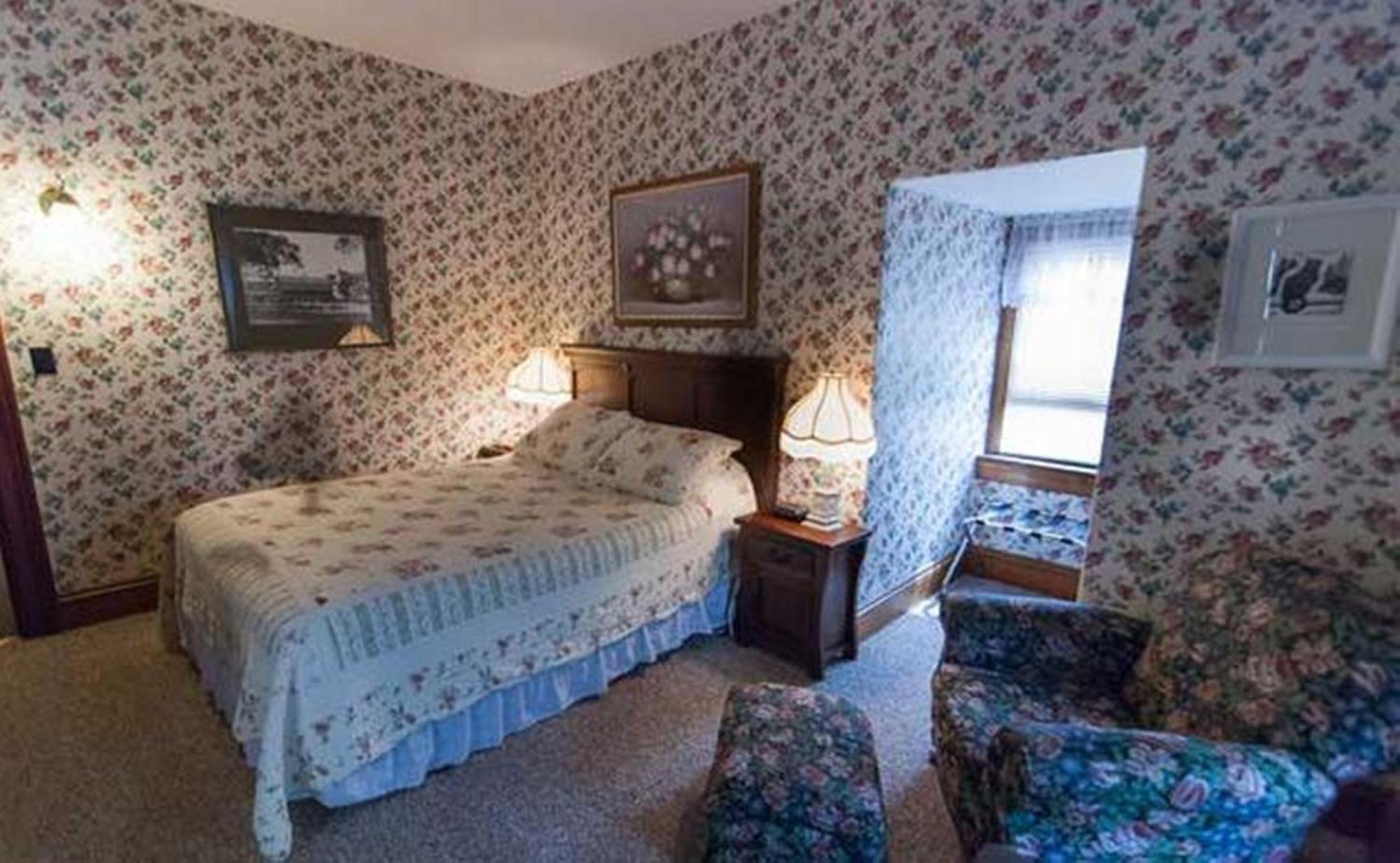 Carriage House Inn Фредериктън Екстериор снимка