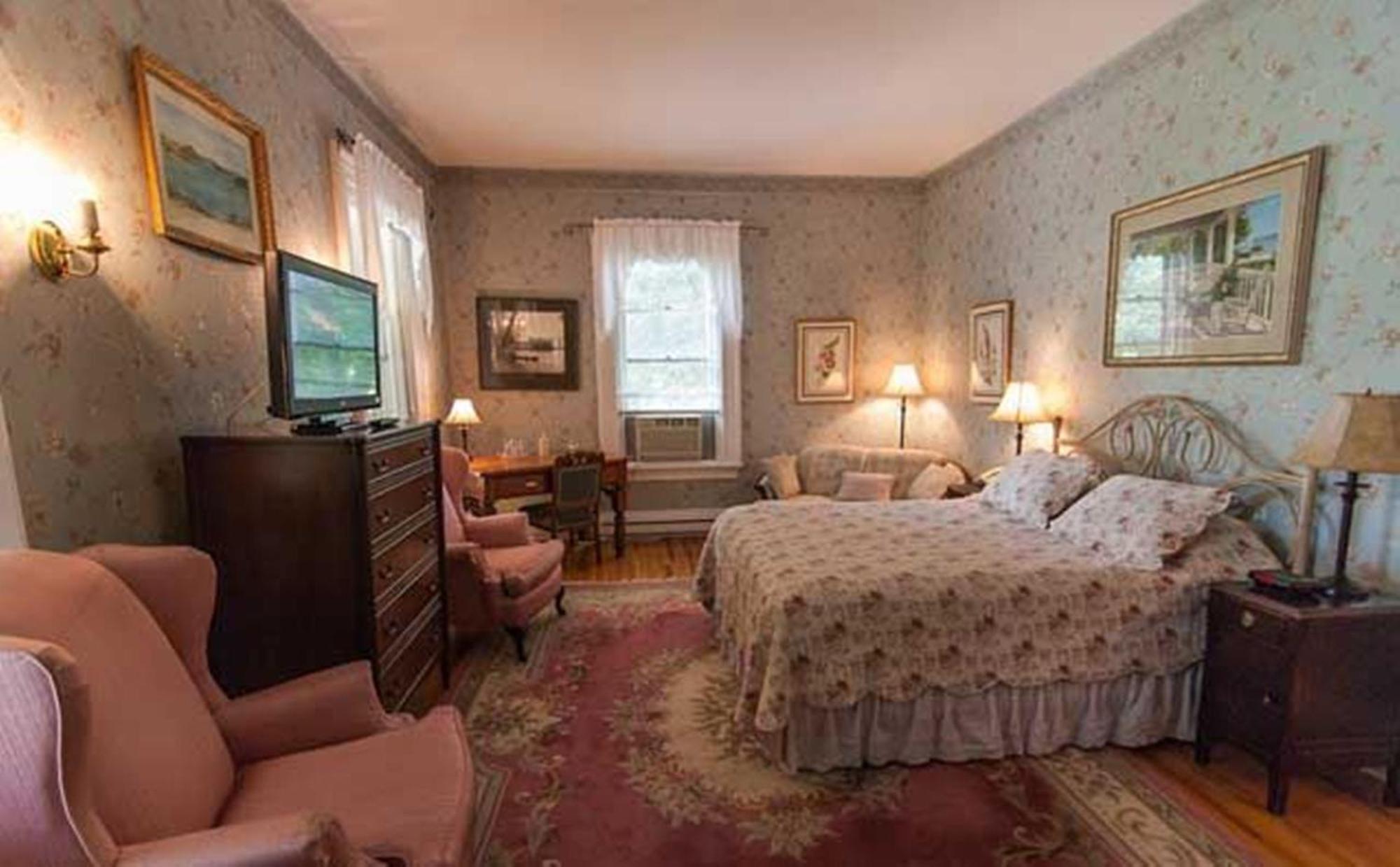 Carriage House Inn Фредериктън Екстериор снимка