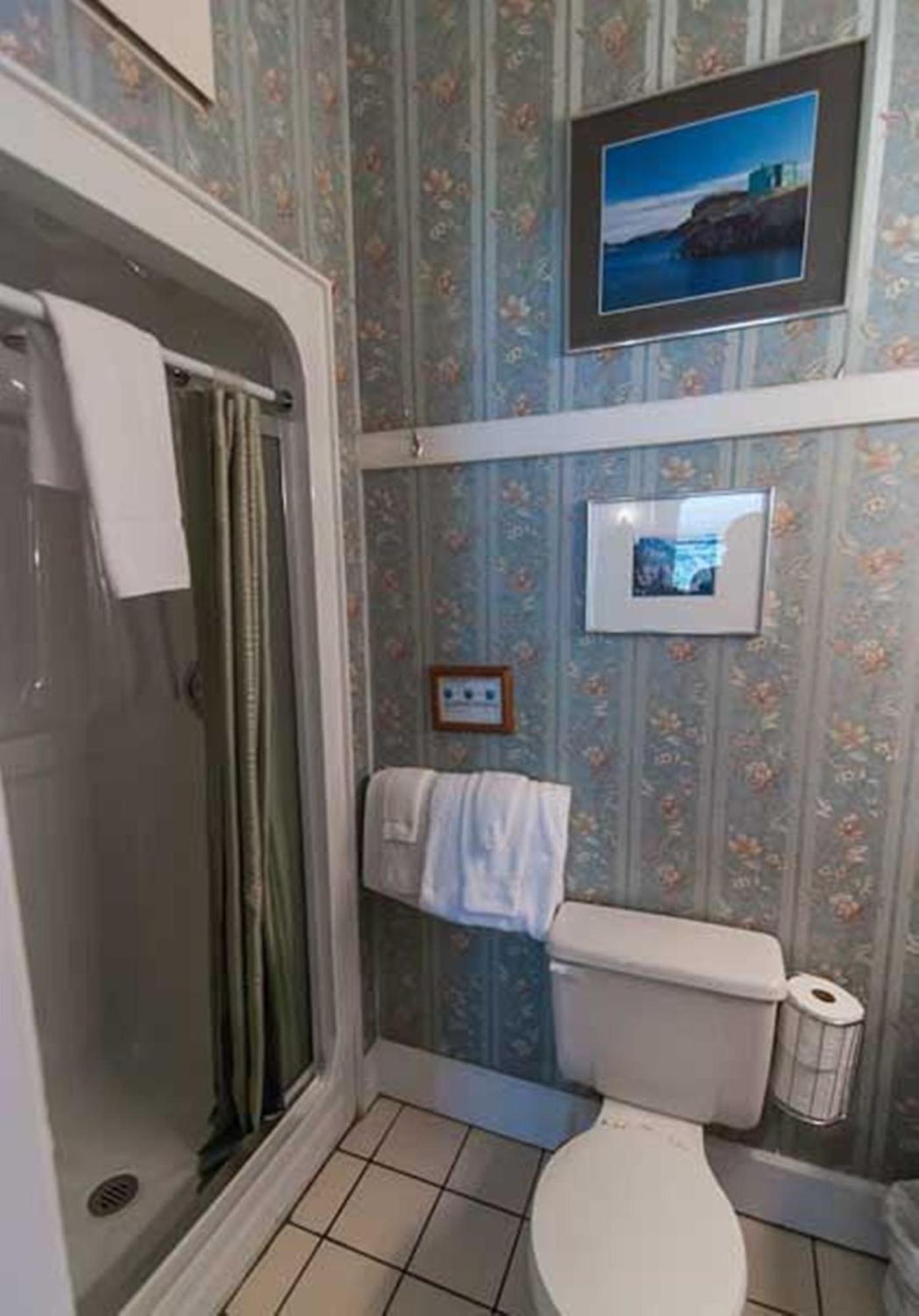 Carriage House Inn Фредериктън Екстериор снимка