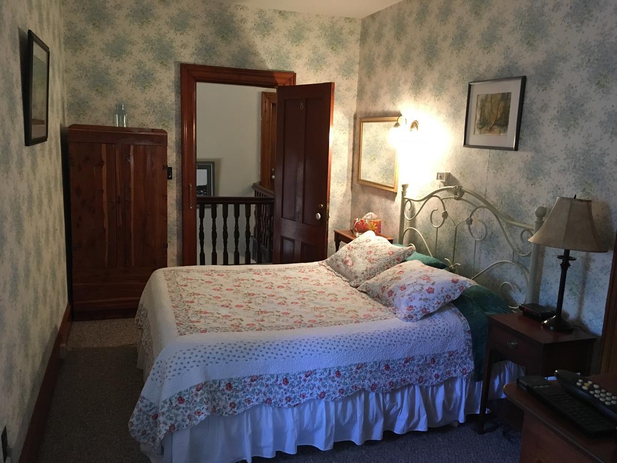 Carriage House Inn Фредериктън Екстериор снимка